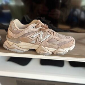 New Balance 9060 Magnet